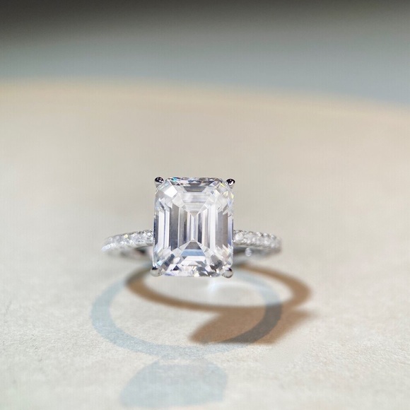 NEW: 4 Carat Simulated Diamond Ring*Sterling Silver*Engagement Ring* - Picture 5 of 5